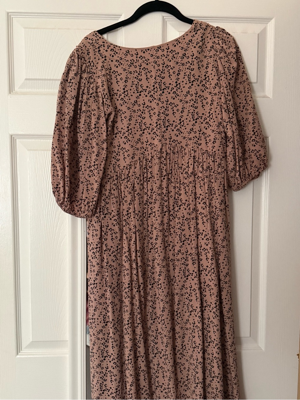 saltwater LUXE Floral V‑Neck Midi Dress - Picture 10 of 11